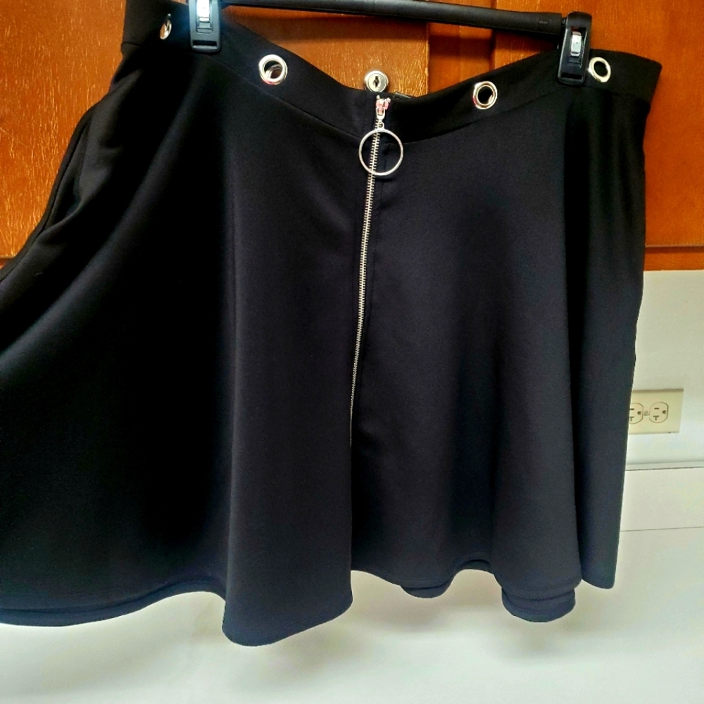 Black skirt with grommets